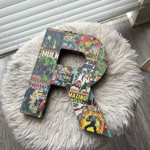 Marvel 3D comic letter wall decor, R